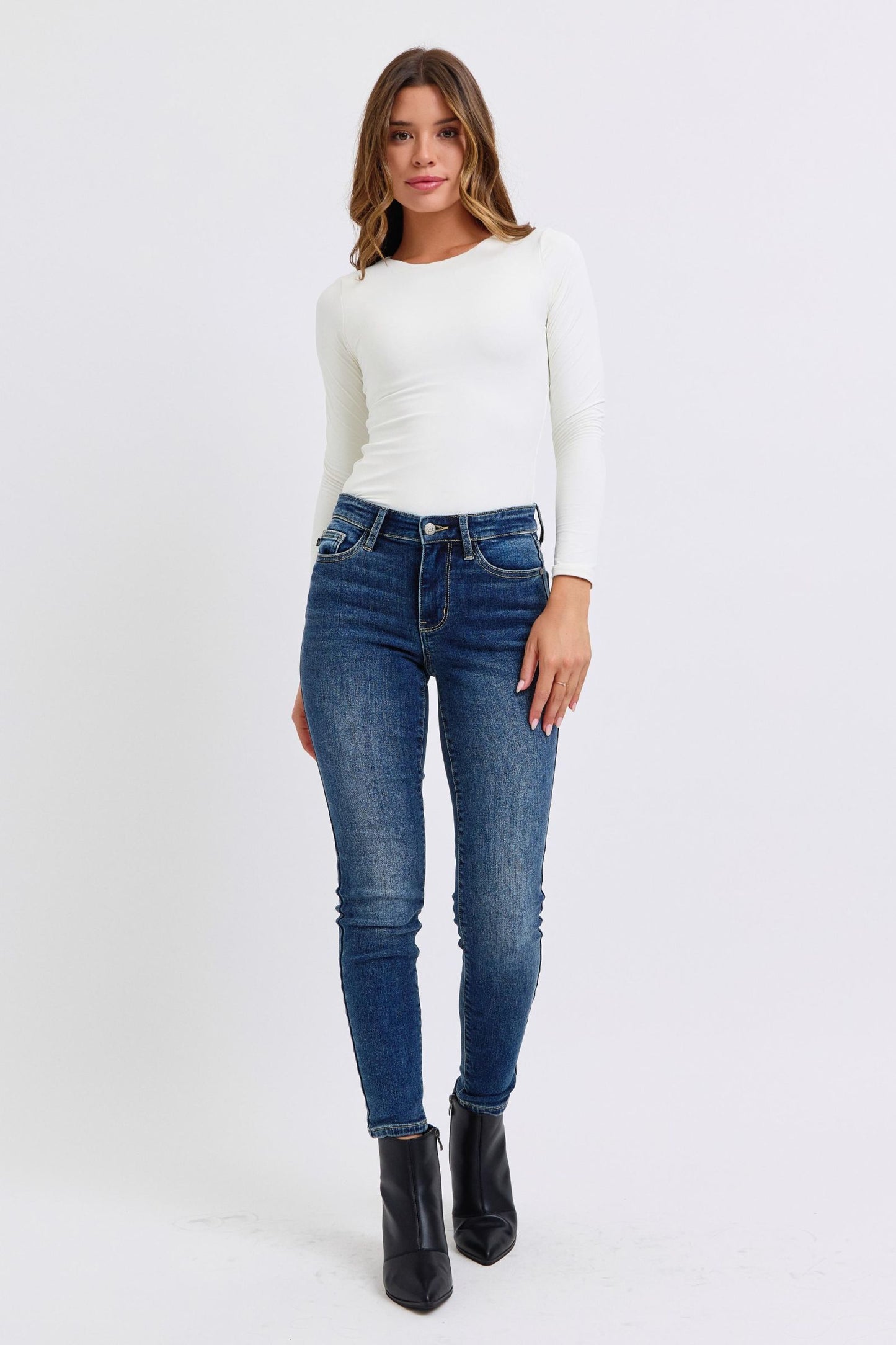 Judy Blue - Mid-Rise Waist Skinny Jeans with Pockets - Size: 0-24W