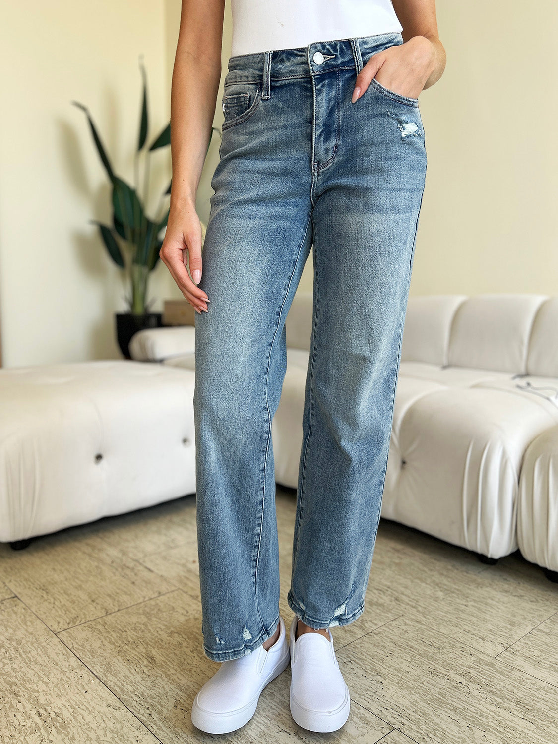 Judy Blue - Mid Rise Distressed Straight Jeans - Size: 3-24W