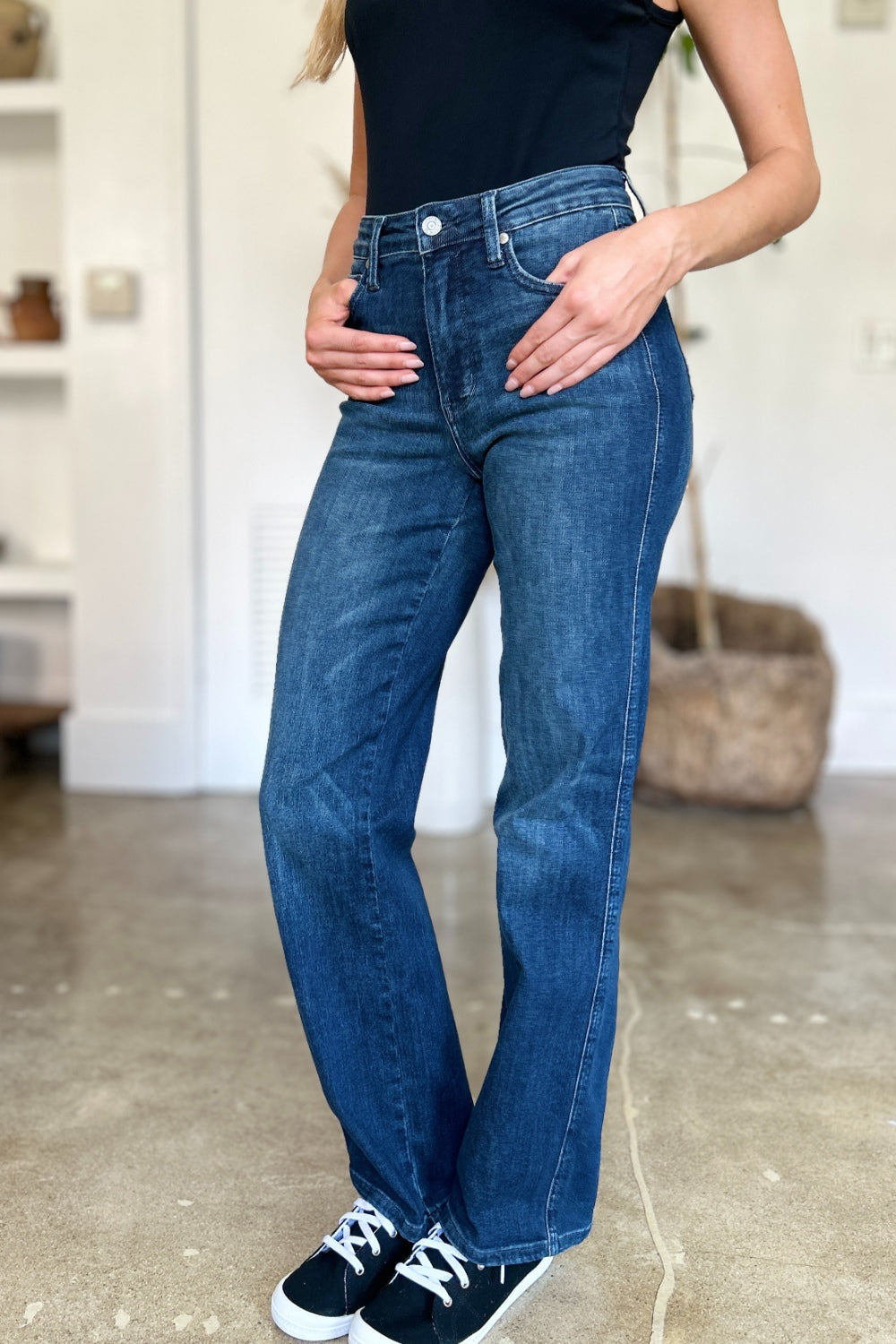 Judy Blue - Tummy Control Straight Jeans - Size: 0-24W