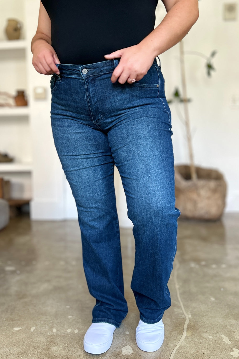 Judy Blue - Tummy Control Straight Jeans - Size: 0-24W