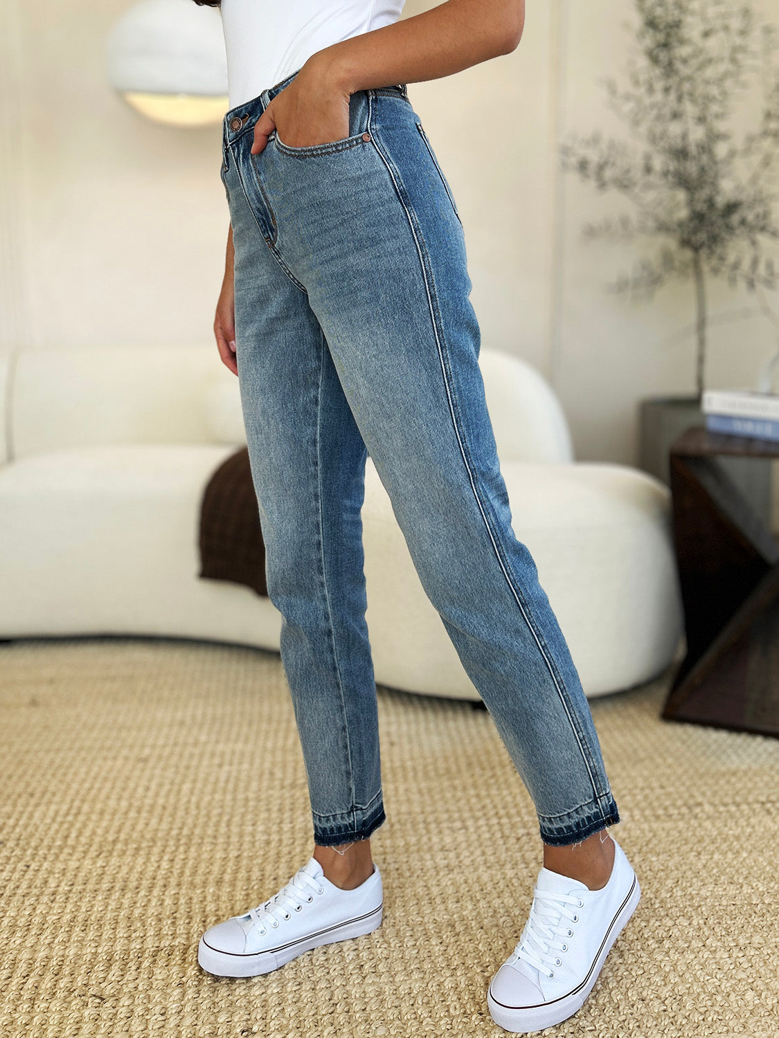 Judy Blue - Mid Rise Rigid Magic Release Hem Jeans - Size: 0-24W