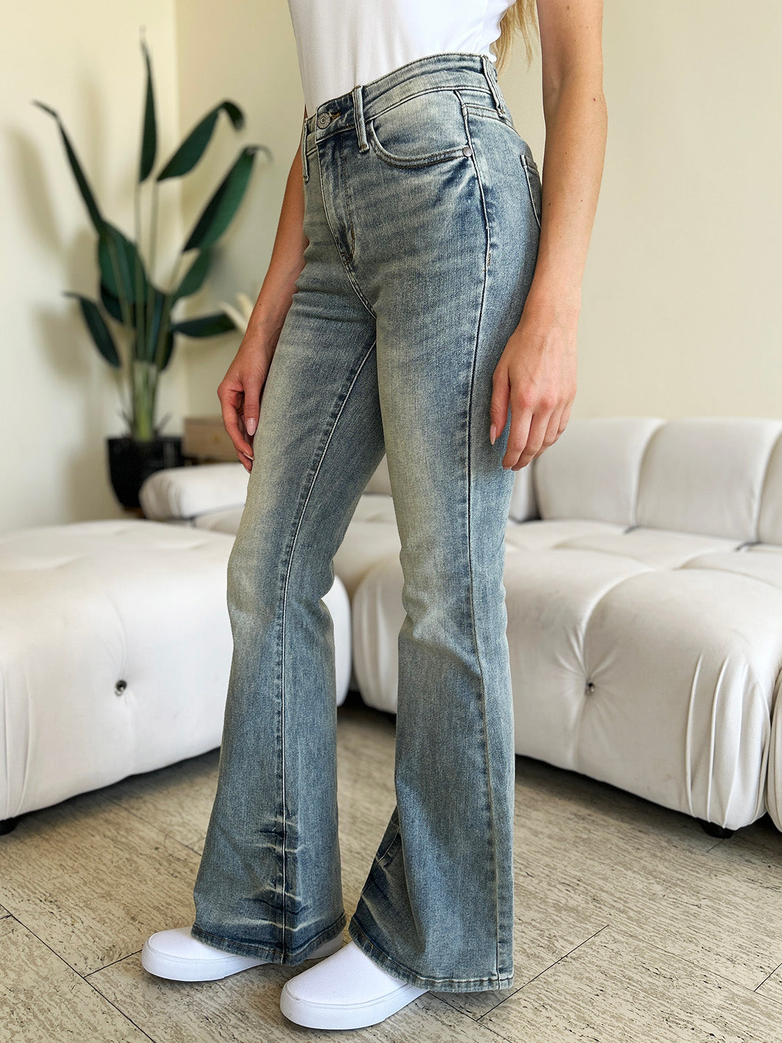 Judy Blue - Mid Rise Flare Jeans - Size: 0-24W