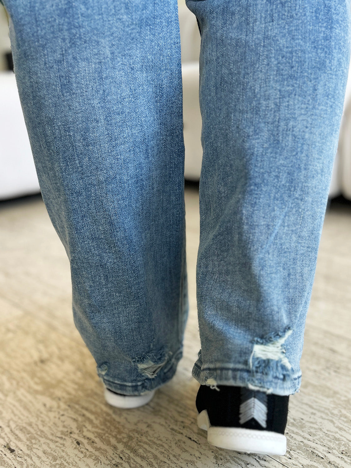 Judy Blue - Mid Rise Distressed Straight Jeans - Size: 3-24W