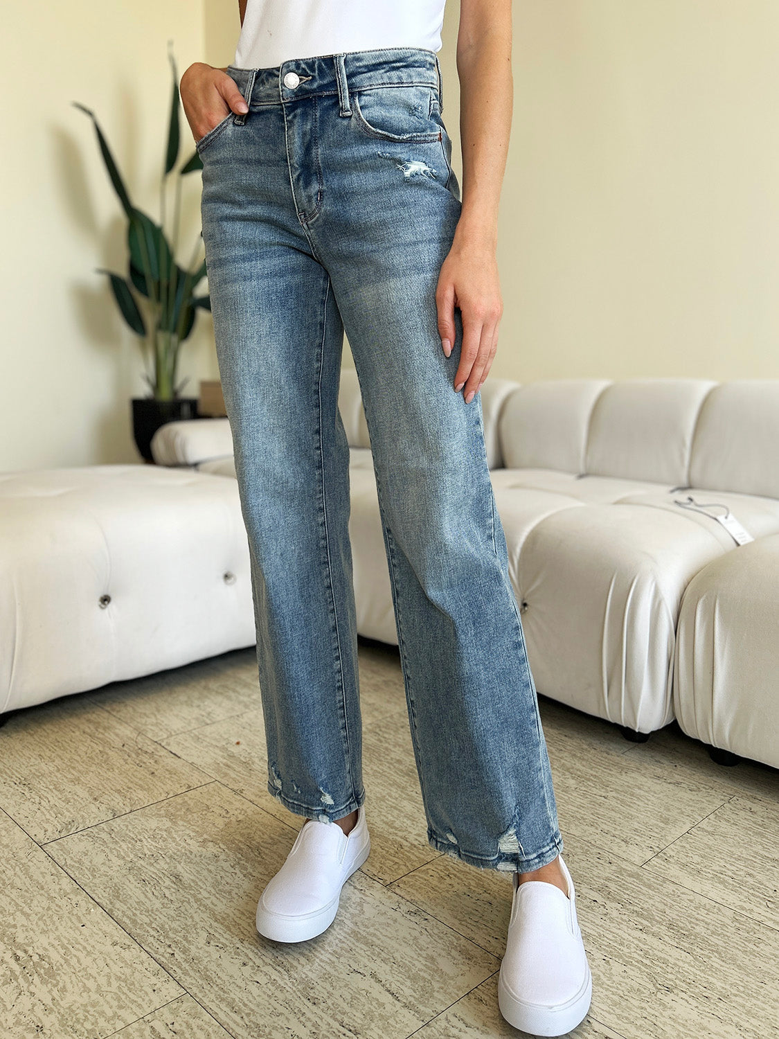 Judy Blue - Mid Rise Distressed Straight Jeans - Size: 3-24W